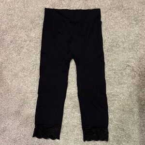 Zenana Outfitters Black Capri Leggings with lace